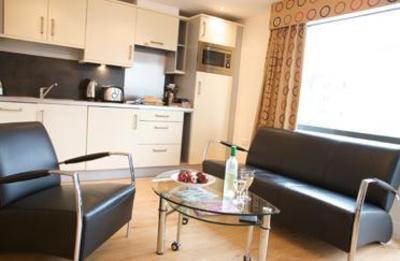 фото отеля Roomzzz Aparthotel City West