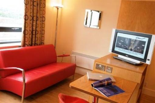 фото отеля Roomzzz Aparthotel City West