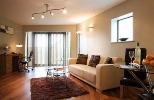 фото отеля Roomzzz Aparthotel City West