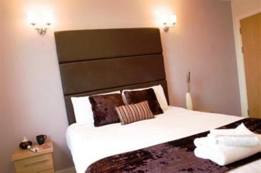 фото отеля Roomzzz Aparthotel City West