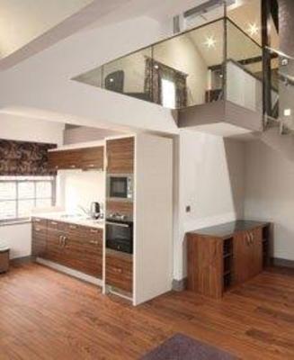 фото отеля Roomzzz Aparthotel City West