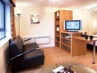 Roomzzz Aparthotel City West