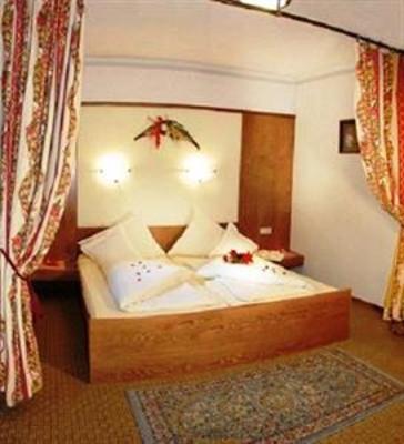 фото отеля Familien- & Sporthotel Hoehlenstein