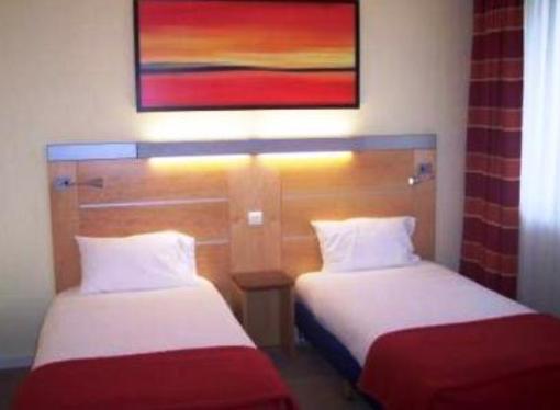 фото отеля Kyriad Avignon Courtine Gare TGV Hotel