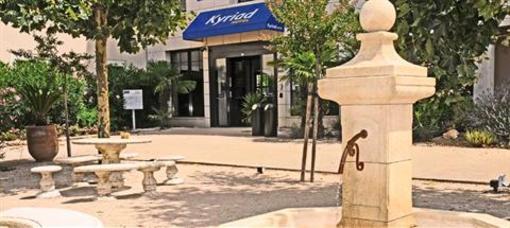 фото отеля Kyriad Avignon Courtine Gare TGV Hotel