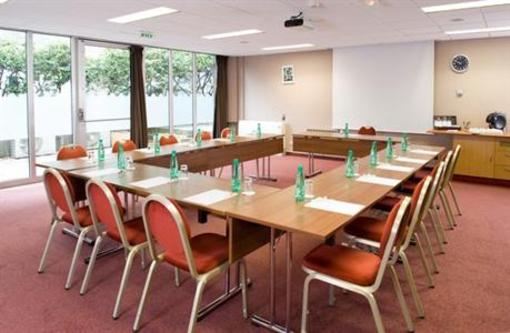 фото отеля Holiday Inn Garden Court Clermont Ferrand