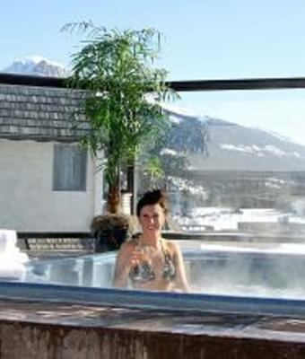 фото отеля Whistler's Inn Jasper