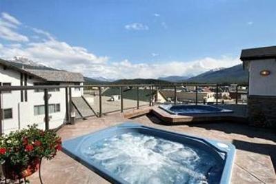 фото отеля Whistler's Inn Jasper