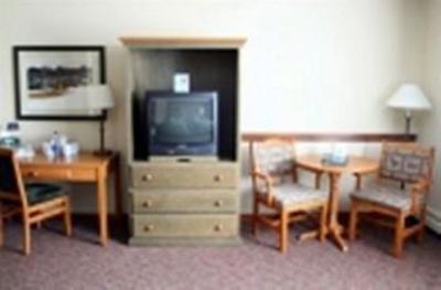 фото отеля Whistler's Inn Jasper