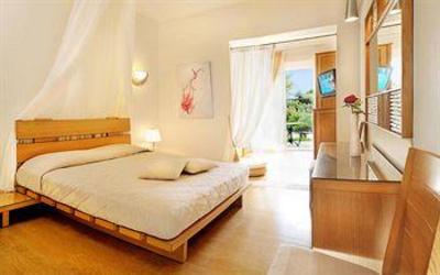 фото отеля Antigoni Beach Hotel & Suites