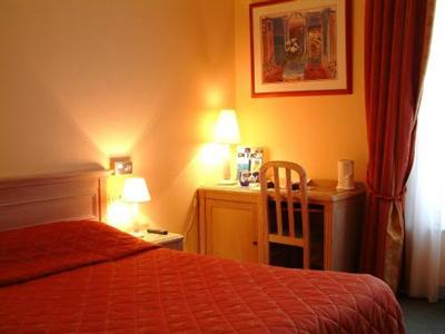 фото отеля Hotel Aux Sacres