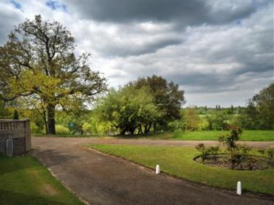 фото отеля Oatlands Park Hotel