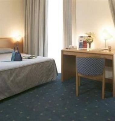 фото отеля Mercure Napoli Garibaldi