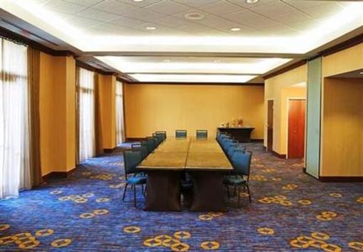 фото отеля Courtyard by Marriott Louisville Airport