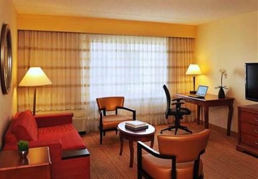 фото отеля Courtyard by Marriott Louisville Airport