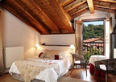 фото отеля Hotel Rural Iribarnia Lantz