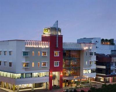 фото отеля Hotel Santika Pontianak