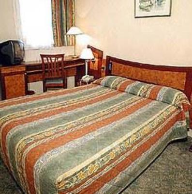 фото отеля Euro Hotel Sovereign Saint Denis