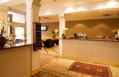 фото отеля Best Western Le Comtadin Hotel Carpentras