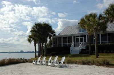 фото отеля The Cottages on Charleston Harbor