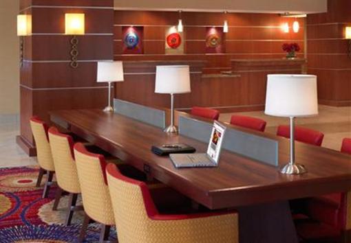 фото отеля Marriott Cleveland Airport