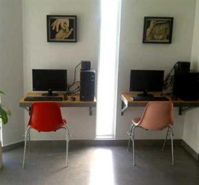 фото отеля Hostal Tres Central