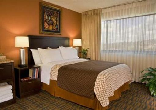 фото отеля Embassy Suites Seattle - Tacoma International Airport