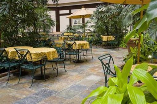 фото отеля Embassy Suites Seattle - Tacoma International Airport