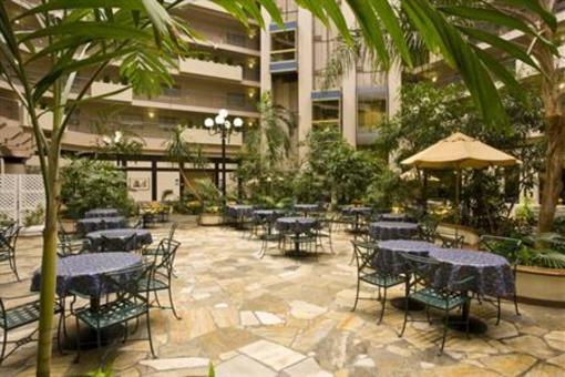 фото отеля Embassy Suites Seattle - Tacoma International Airport