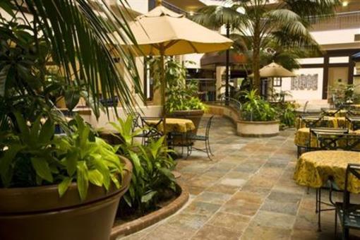 фото отеля Embassy Suites Seattle - Tacoma International Airport