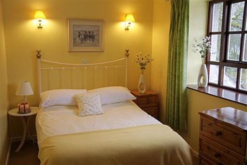 фото отеля Holly Apartment Fivemiletown