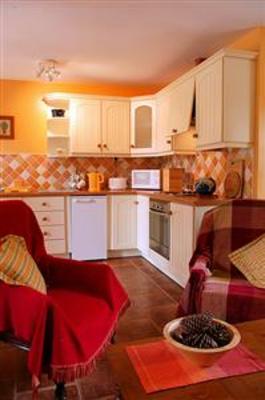 фото отеля Holly Apartment Fivemiletown