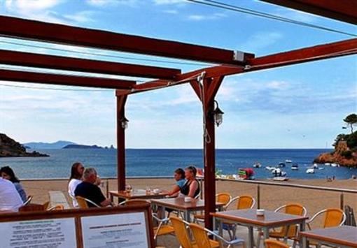 фото отеля Hostal Restaurante Es Bas