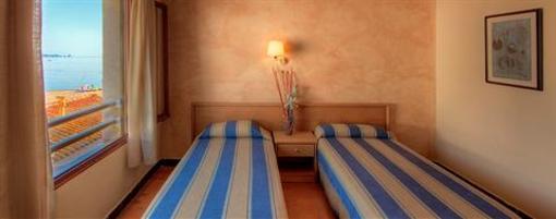 фото отеля Hostal Restaurante Es Bas