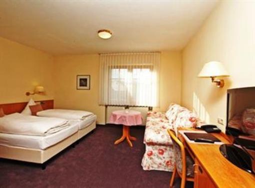 фото отеля Hotel Adler Westhausen