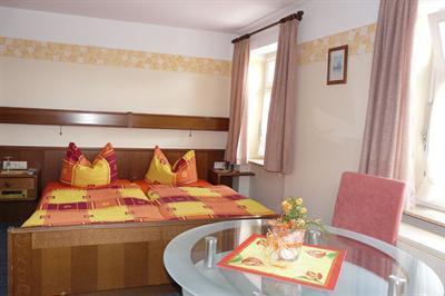 фото отеля Landgasthaus Zum Kreuz Stetten