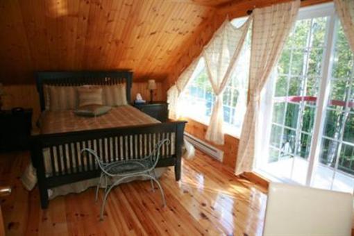 фото отеля Chalets de la Riviere Sacacomie
