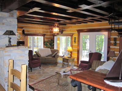фото отеля Chalets de la Riviere Sacacomie