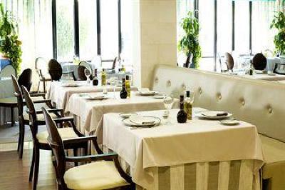 фото отеля Osuna Hotel
