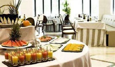 фото отеля Osuna Hotel