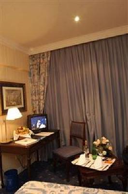 фото отеля Osuna Hotel