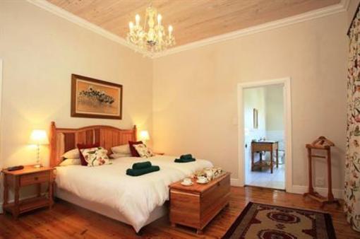 фото отеля Zuurberg Mountain Inn Addo