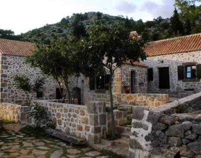 фото отеля Stone Houses Pojata and Varos