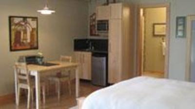 фото отеля Cormier's Studio Bed and Breakfast