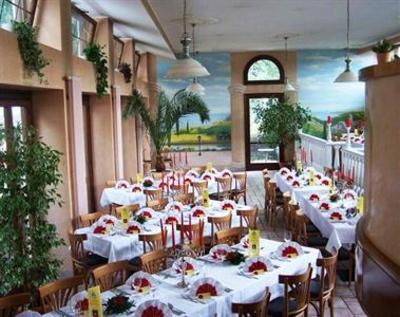 фото отеля Hotel & Restaurant Weisser Schwan Zossen