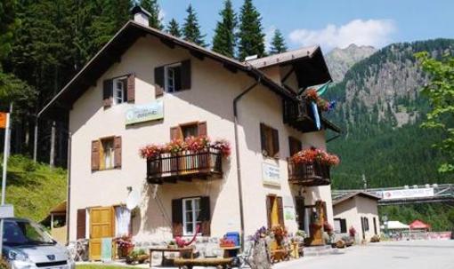 фото отеля Ostello Dolomiti