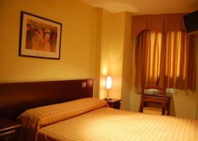 фото отеля Hostal Complutense Alcala de Henares