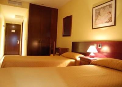фото отеля Hostal Complutense Alcala de Henares