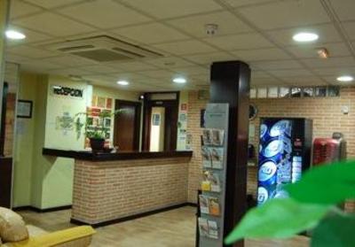 фото отеля Hostal Complutense Alcala de Henares