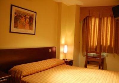 фото отеля Hostal Complutense Alcala de Henares